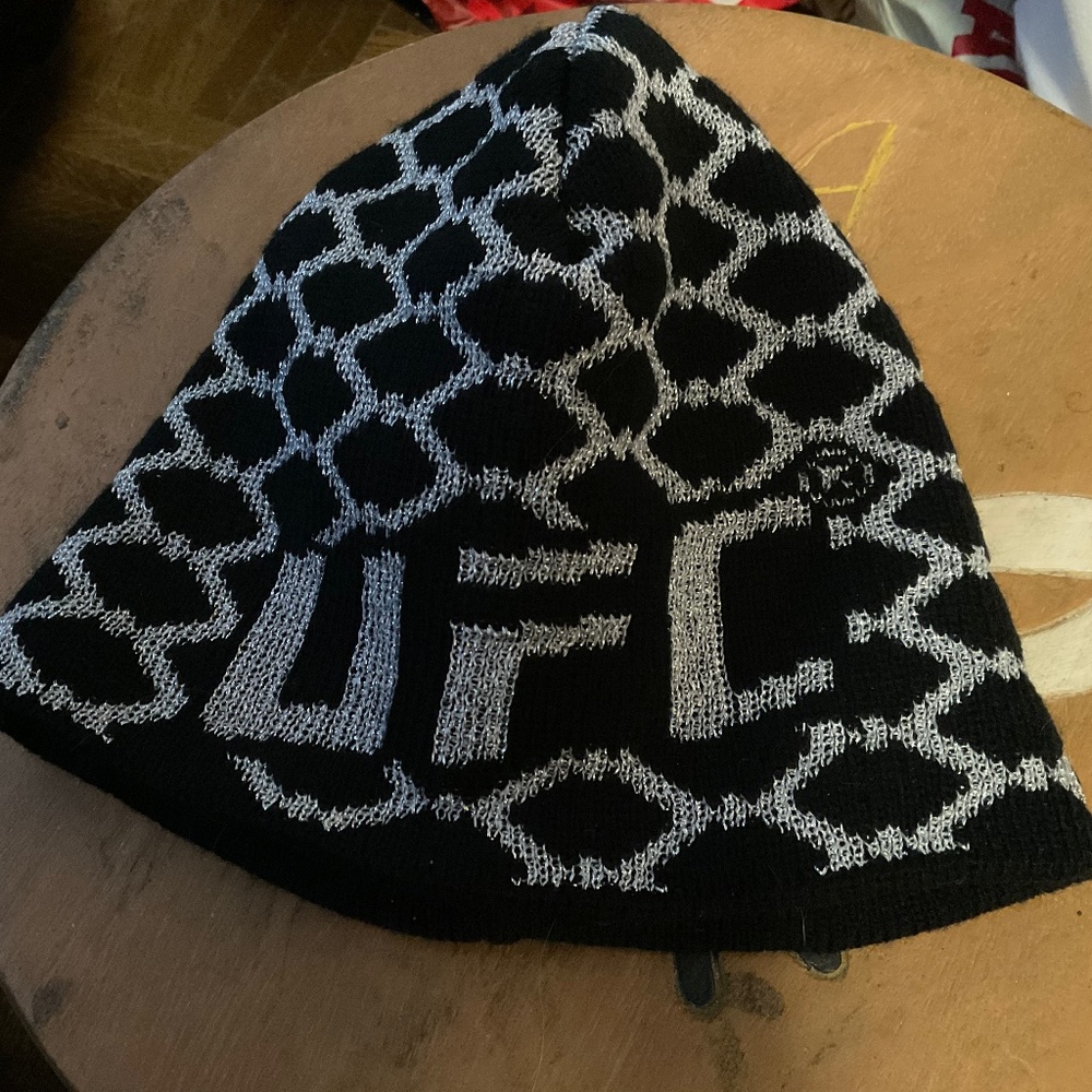 *Rare* Official UFC logo knit toque